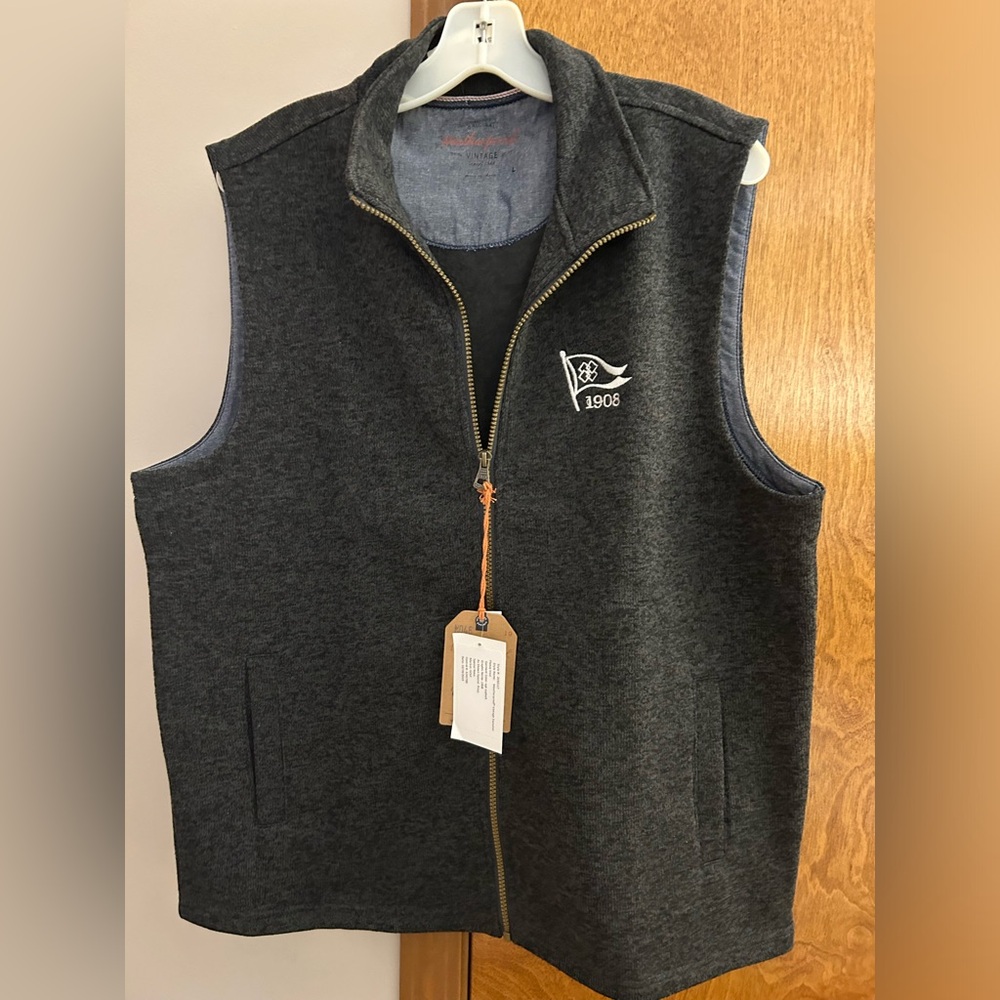 VINT100 golf vest will make you look like a pro even if you’re a weekend golfer